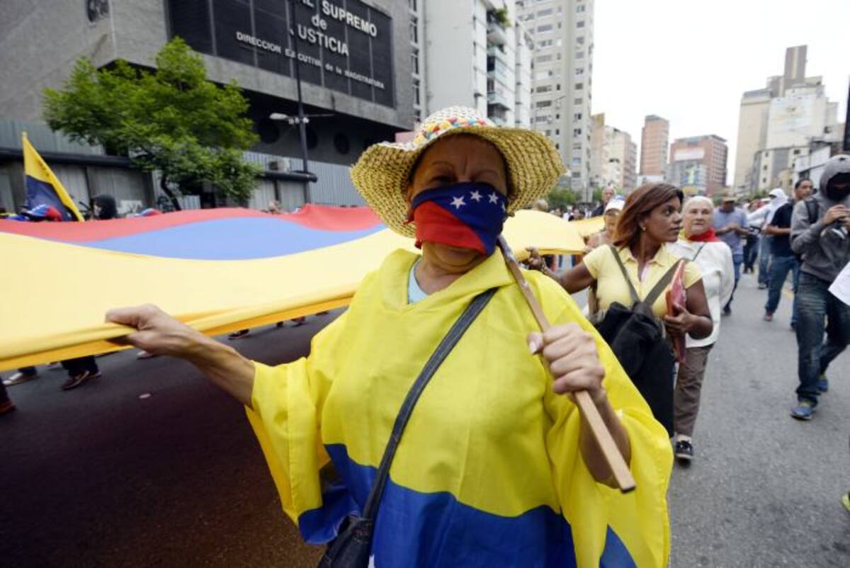 La Guardia Nacional detuvo a más de cien personas tras una protesta callejera en Chacao. AFP JUAN BARRETO