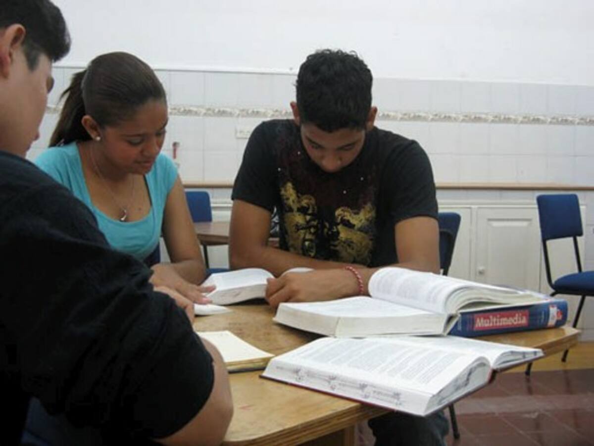 El 21 de diciembre se abrió una nueva edición de la Convocatoria de Becas de la Fundación Carolina, en este caso la correspondiente al periodo 2011-2012. ARCHIVO