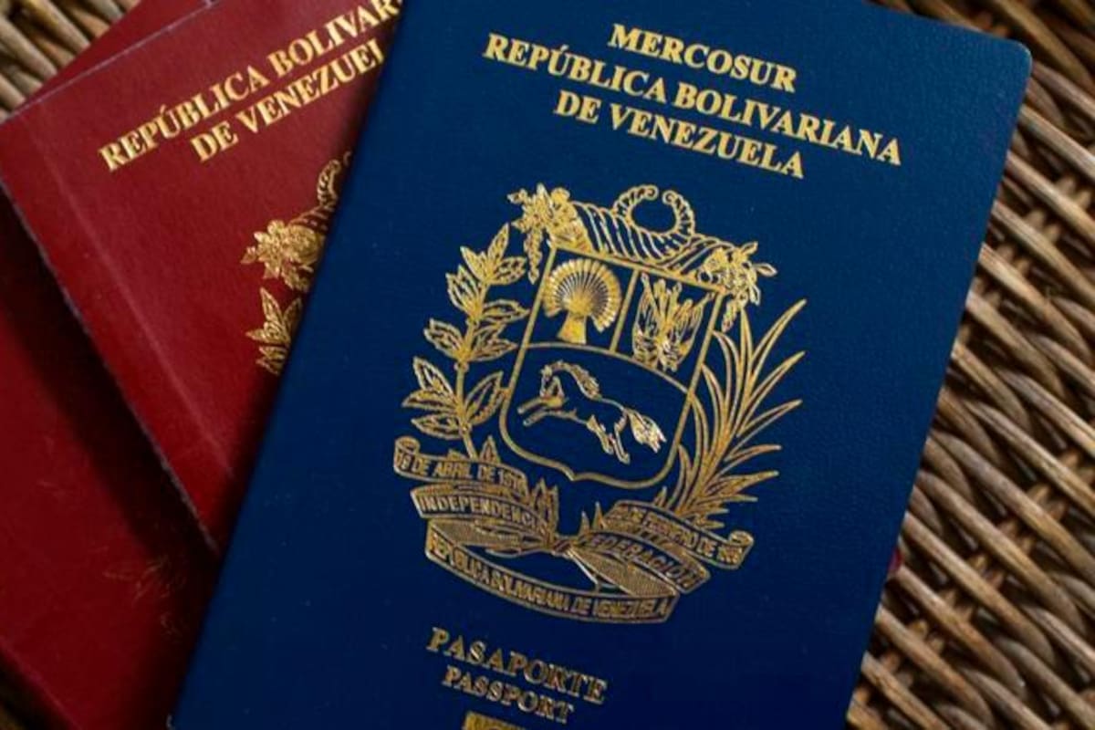 ¿Contradicción? Petro se refiere a pasaportes vigentes de venezolanos