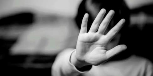 Abusó sexualmente de su hijo de 7 años cuando se lo dejaron en vacaciones