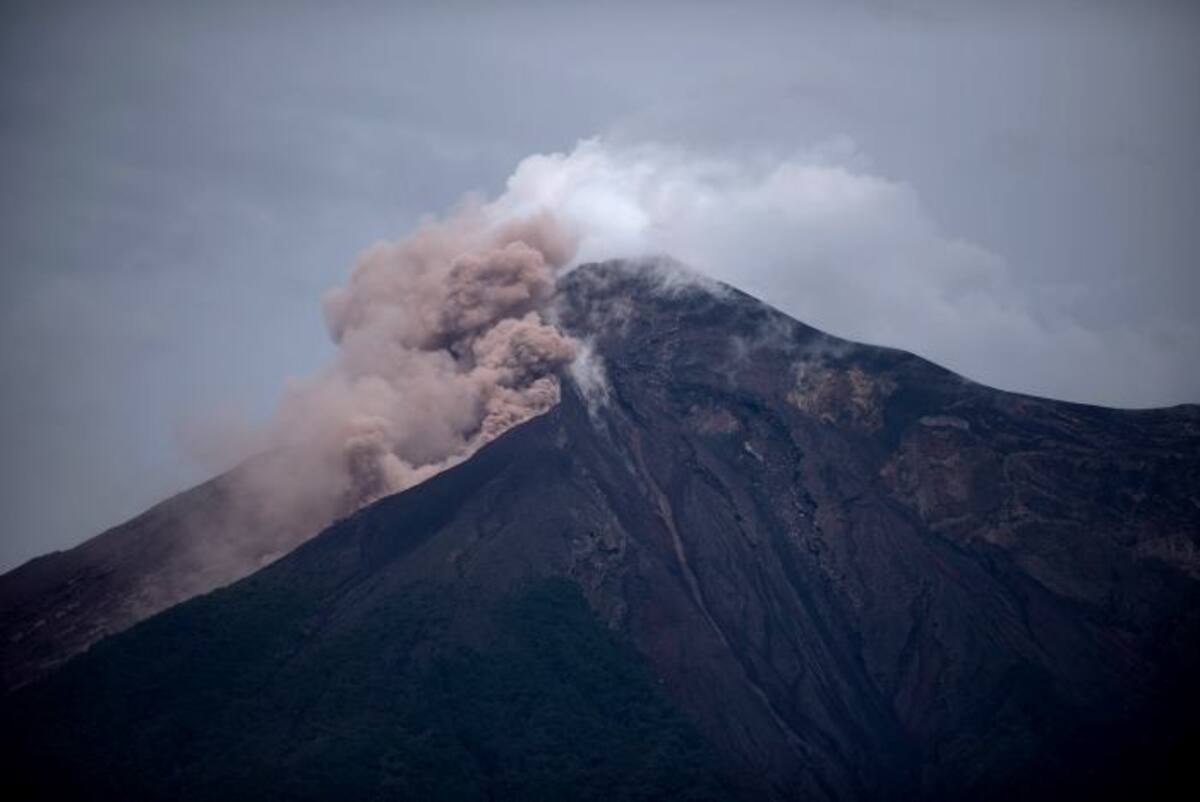 La erupción ha dejado 147 muertos, 276 desaparecidos y casi 2 millones de personas afectadas, además de cuantiosos daños materiales. EFE