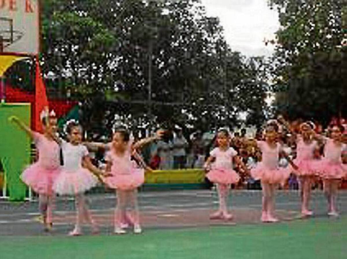 Academia de arte Omanut con un Ballet Clasico.