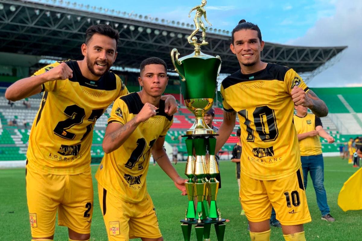 Camilo Díaz, un cartagenero que celebró título en el fútbol del exterior