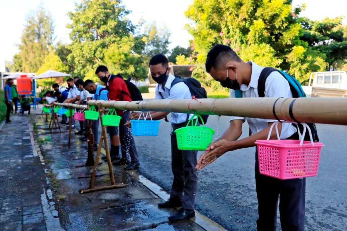 Reabrir escuelas no parece propagar COVID-19, según ministros de Educación