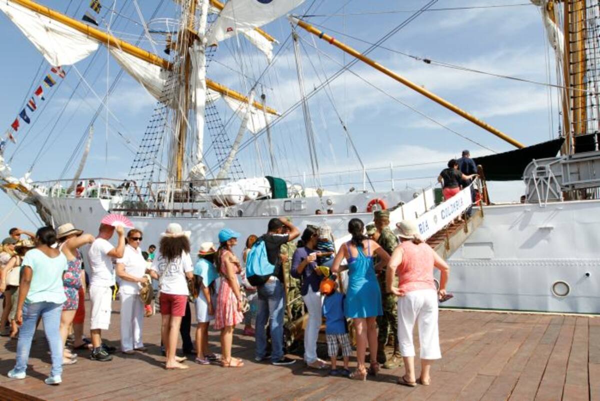 Desde su apertura, la visitantes han acudido masivamente a conocer el buque que en sus 47 años ha navegado un total de 808.146 millas náuticas. Foto: Julio Castaño