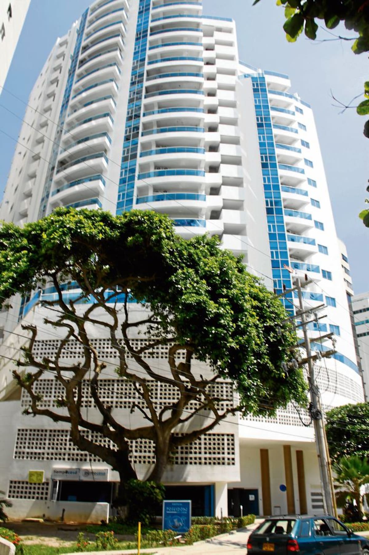 Edificio Poseidón, localizado en la Avenida Almirante Brion, en el barrio El Laguito.