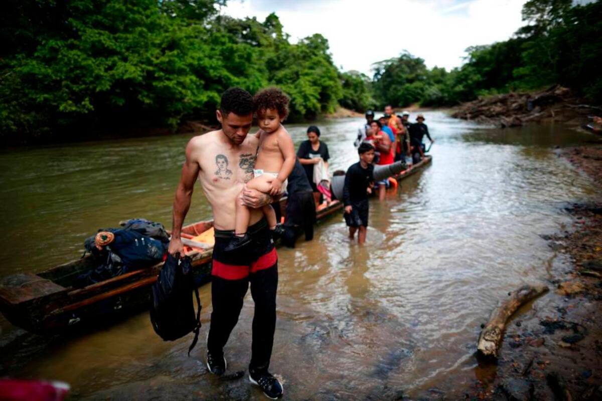 Mueren varios migrantes al naufragar embarcación en el Caribe, frente al Darien