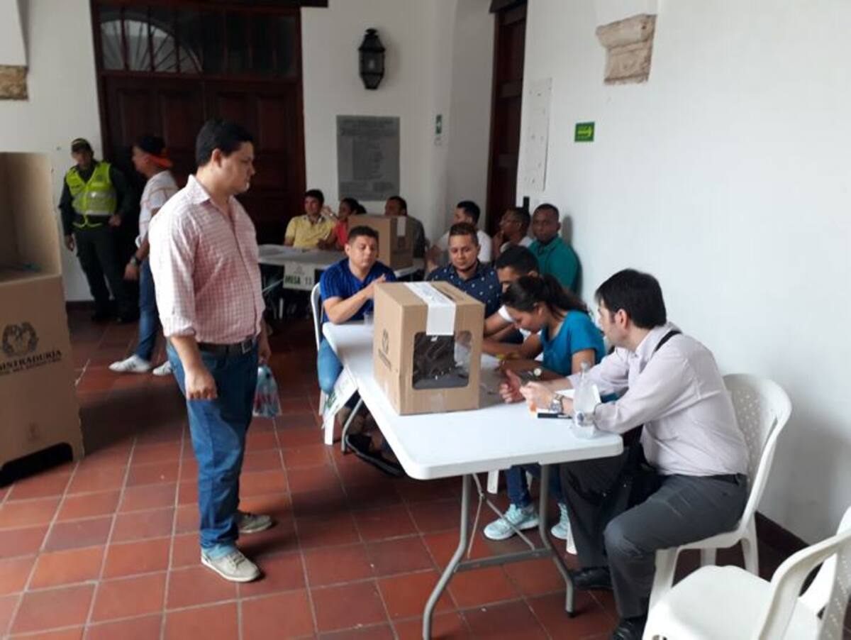 Puesto de votación instalado en la Institución Universitaria Bellas Artes y Ciencias de Bolívar. Archivo