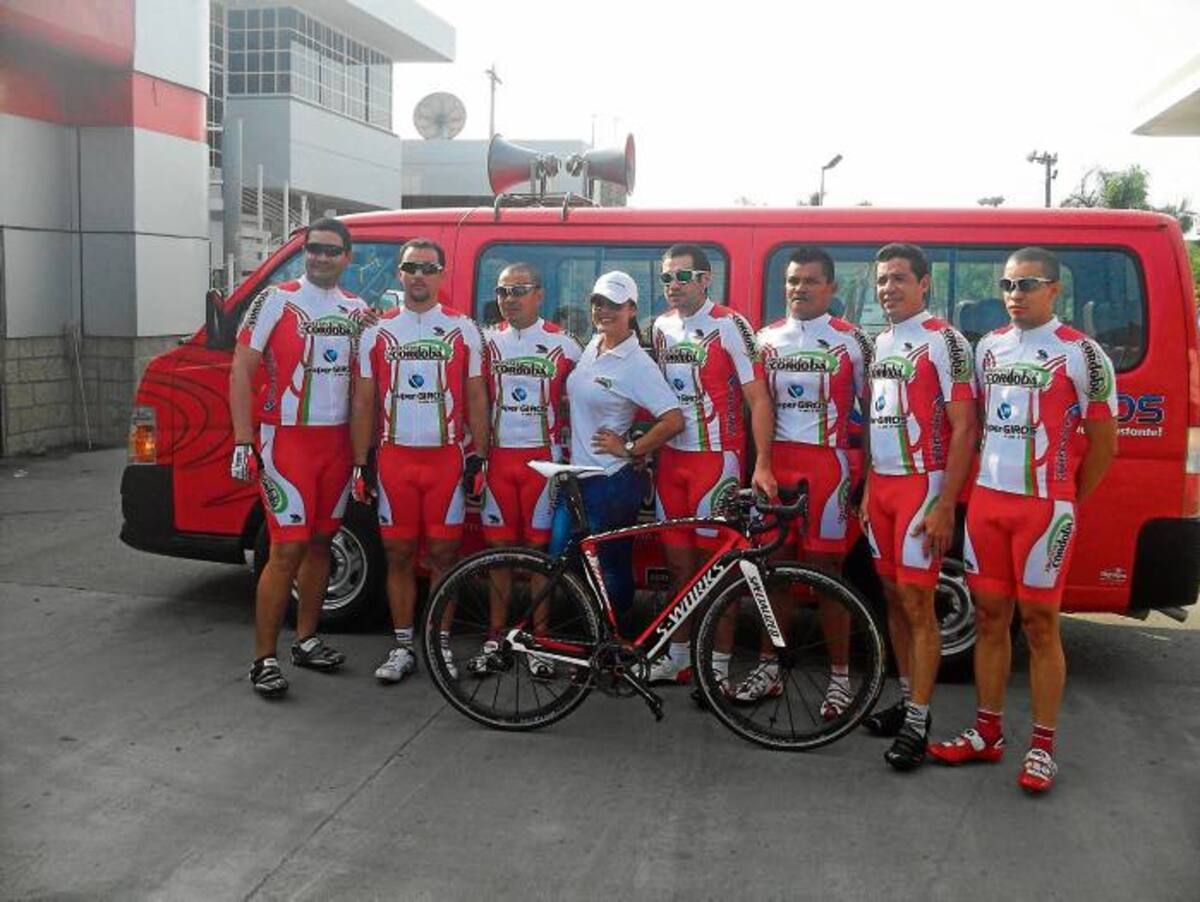 La escuadra de ciclismo Apuestas de Córdoba ayer hizo la presentación de su nuevo uniforme para la temporada de ciclismo 2012.