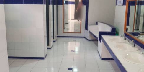 Escándalo: cobraban a estudiantes por usar baño de colegio en Cartagena