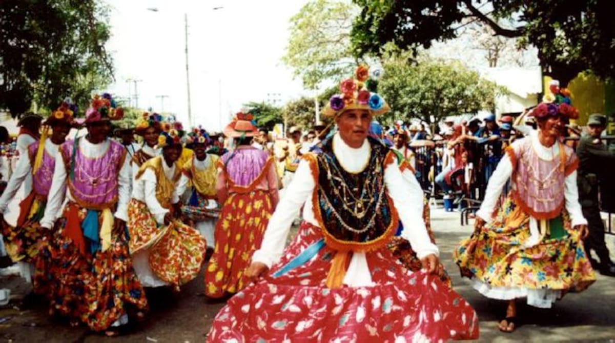 Las Farotas de Talaigua, una tradición en la que sus 13 bailarines se disfrazan de mujer. Cortesía