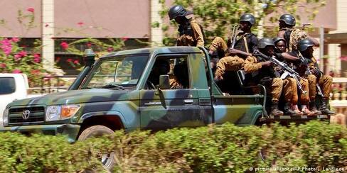 Al menos 14 soldados muertos en un ataque contra el Ejército en Burkina Faso