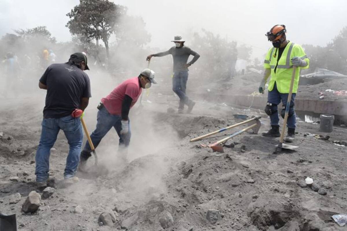 Varias comunidades desaparecieron y más de 1,7 millón de personas resultaron afectadas, tras la erupción de este volcán. EFE.