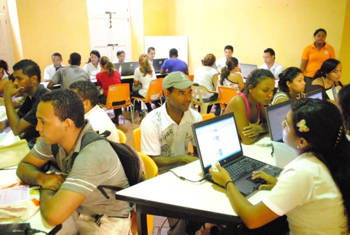 A las 9 de la mañana de hoy se abre la III Feria del Empleo que es organizada por el Sena. Cortesía