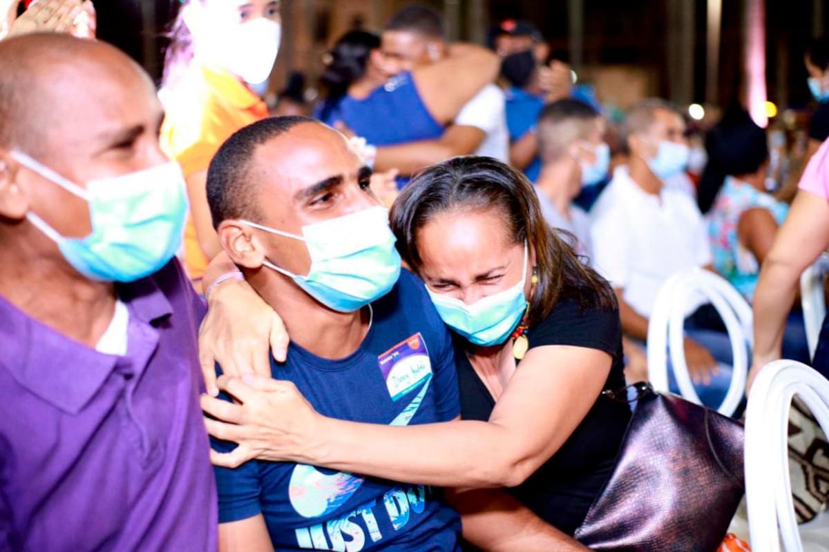 Entregan 34 becas Boomerang a jóvenes en Cartagena