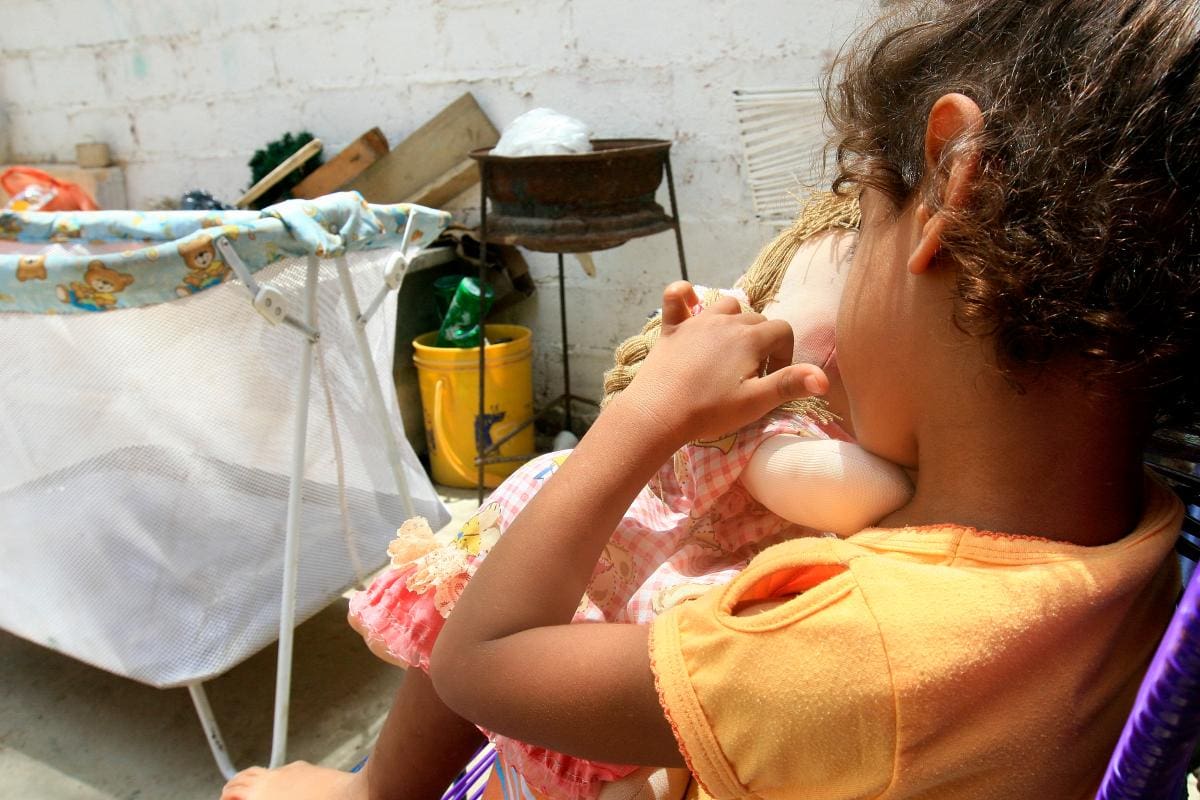 “Acosaba a mi niña y le pedía fotos”