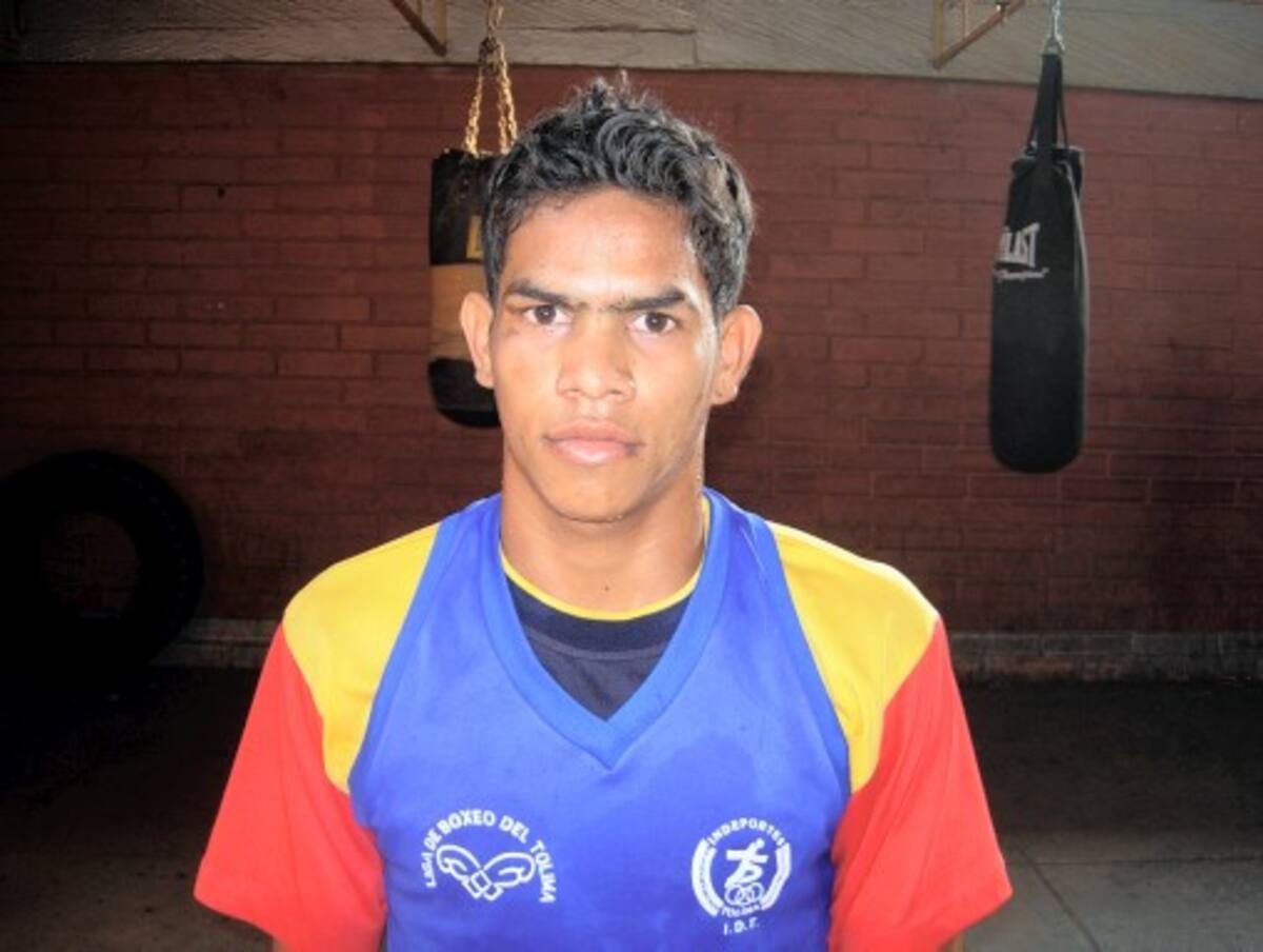 Víctor Barrios de Montería se impuso sobre Luis Martínez de Cartagena en la división 130 libras.