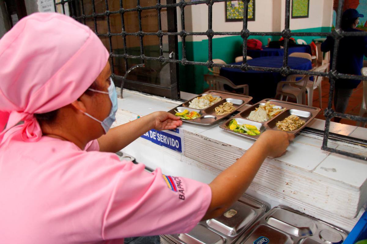 Los programas de alimentación escolar son en muchos casos una alternativa para miles de niños en cuyos hogares no se alcanza a ingerir dos o tres comidas diarias. // ARCHIVO
