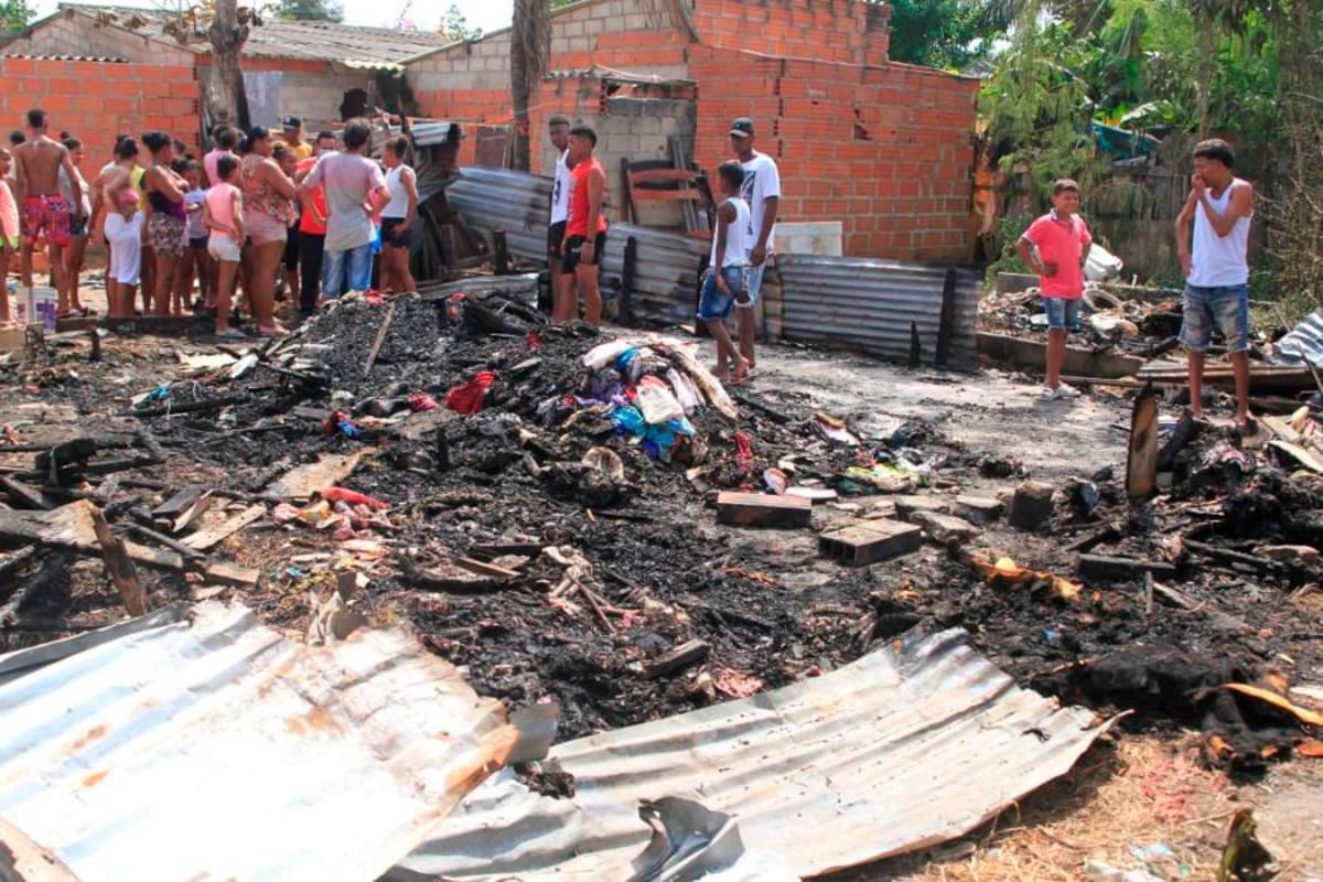 ¡Atroz! Murió la niña quemada en incendio provocado por su padrastro