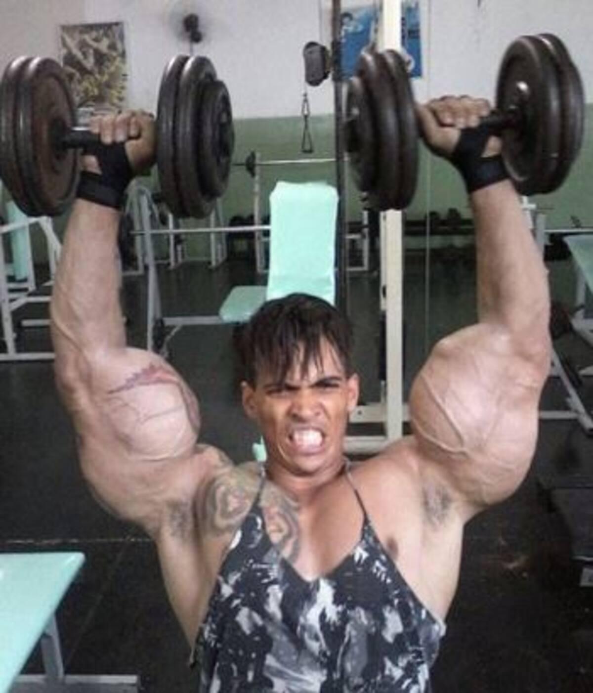 Romario Dos Santos. INTERNET