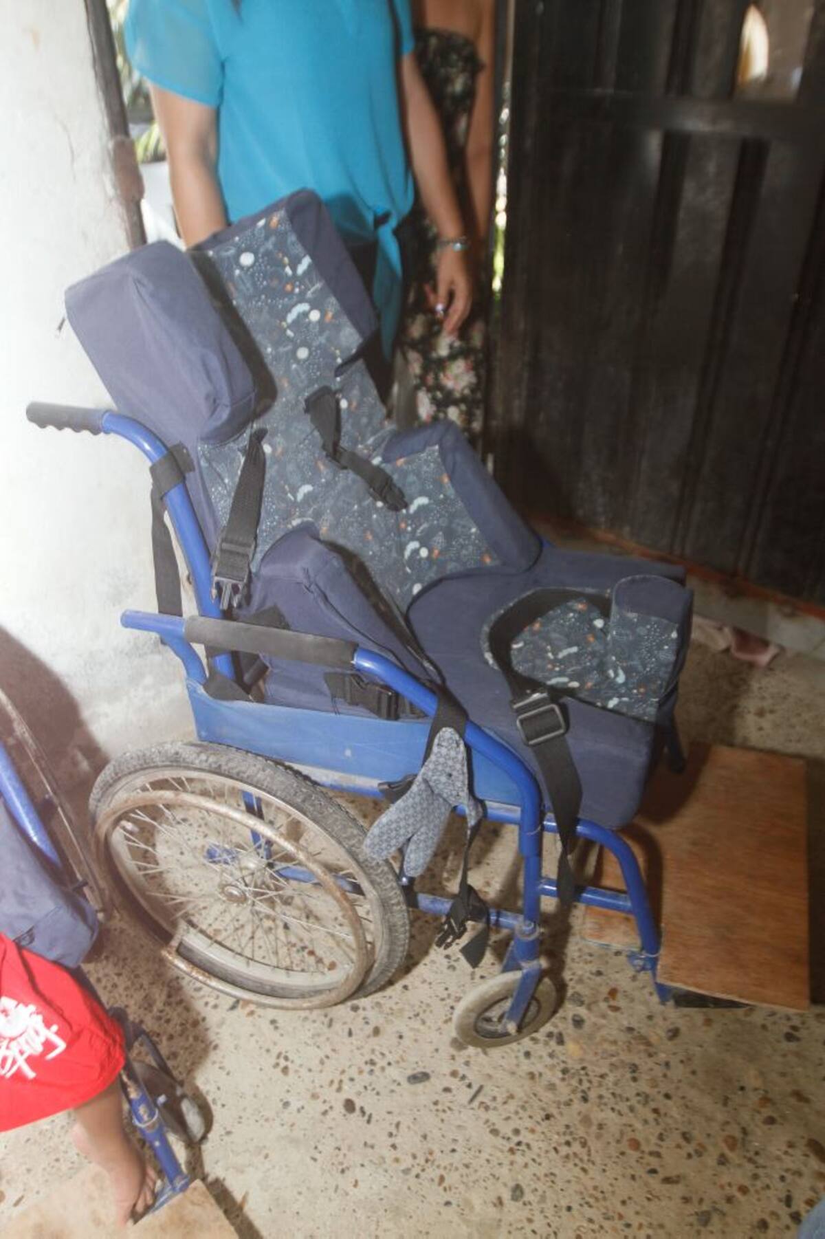 Una de las cosas que más necesita esta familia es una nevera pues hace 7 años no tienen. Lo otro que necesitan los pequeños es reemplazar las sillas adaptadas pues las que tienen hace 8 años están desgastadas. JULIO CASTAÑO - EL UNIVERSAL