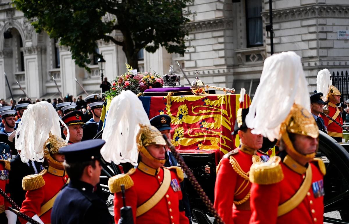 La procesión fúnebre de Isabel II recorre el centro de Londres. //EFE