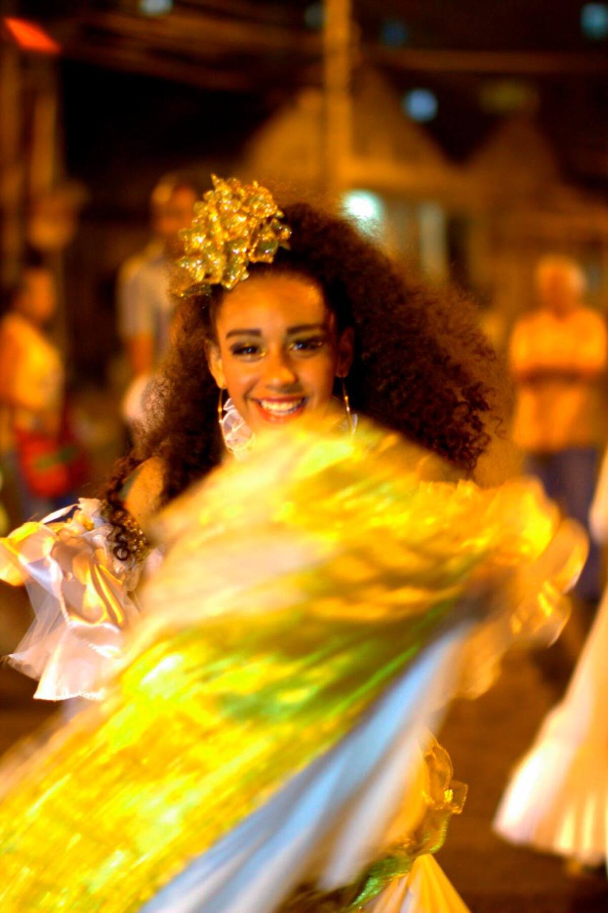 Más de veinte comparsas participaron en la Noche de Candela. // Foto: Luis Eduardo Herrán.