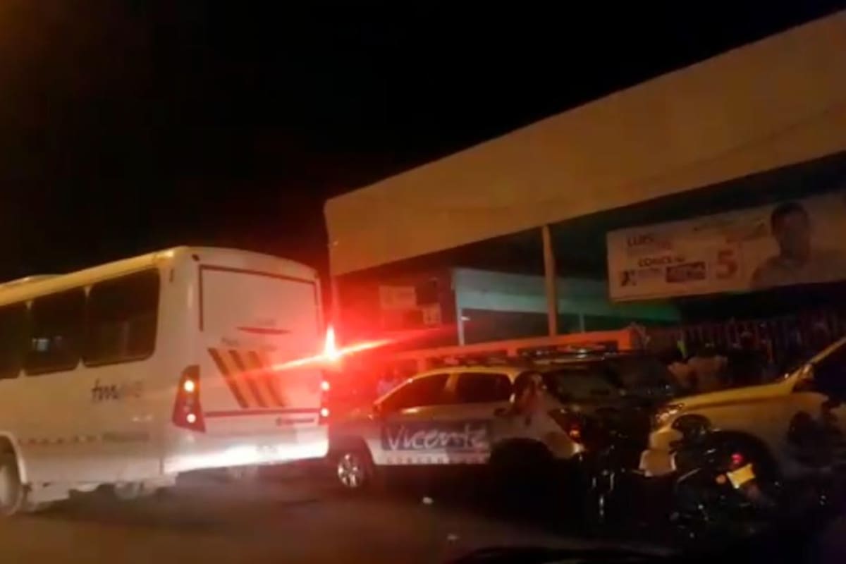Video: buses de actividades políticas causan caos vehicular en la Transversal 54