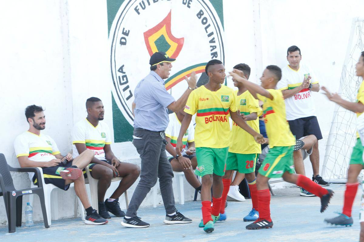 Si su hijo es talentoso el empresario le paga todo: Carlos Mario Cortés