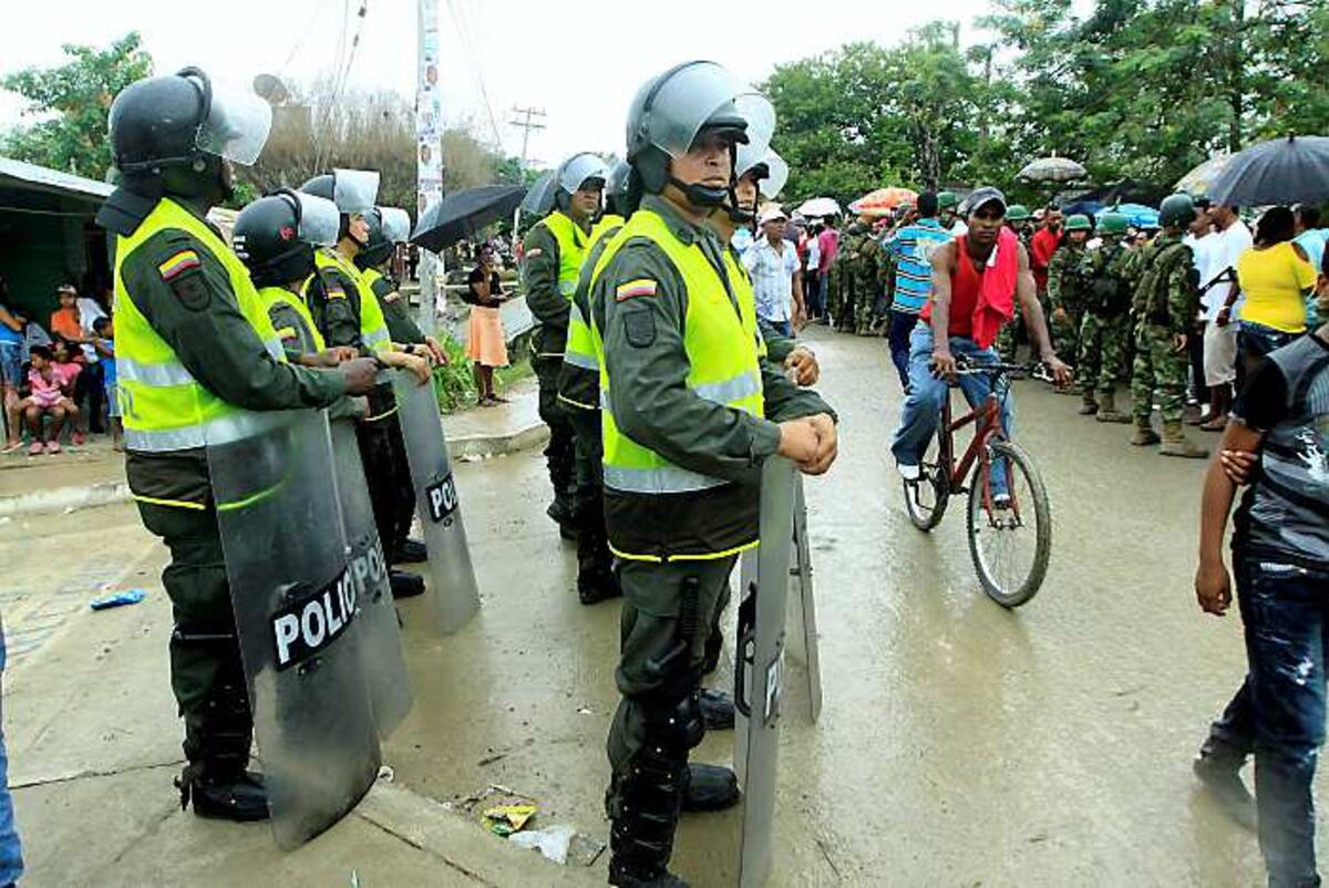 El municipio de Santa Rosa de Lima estuvo militarizado, así como el único puesto de votación que se instaló para los comicios debido al tenso ambiente electoral que antecedió la jornada de ayer. JULIO CASTAÑO - EL UNIVERSAL