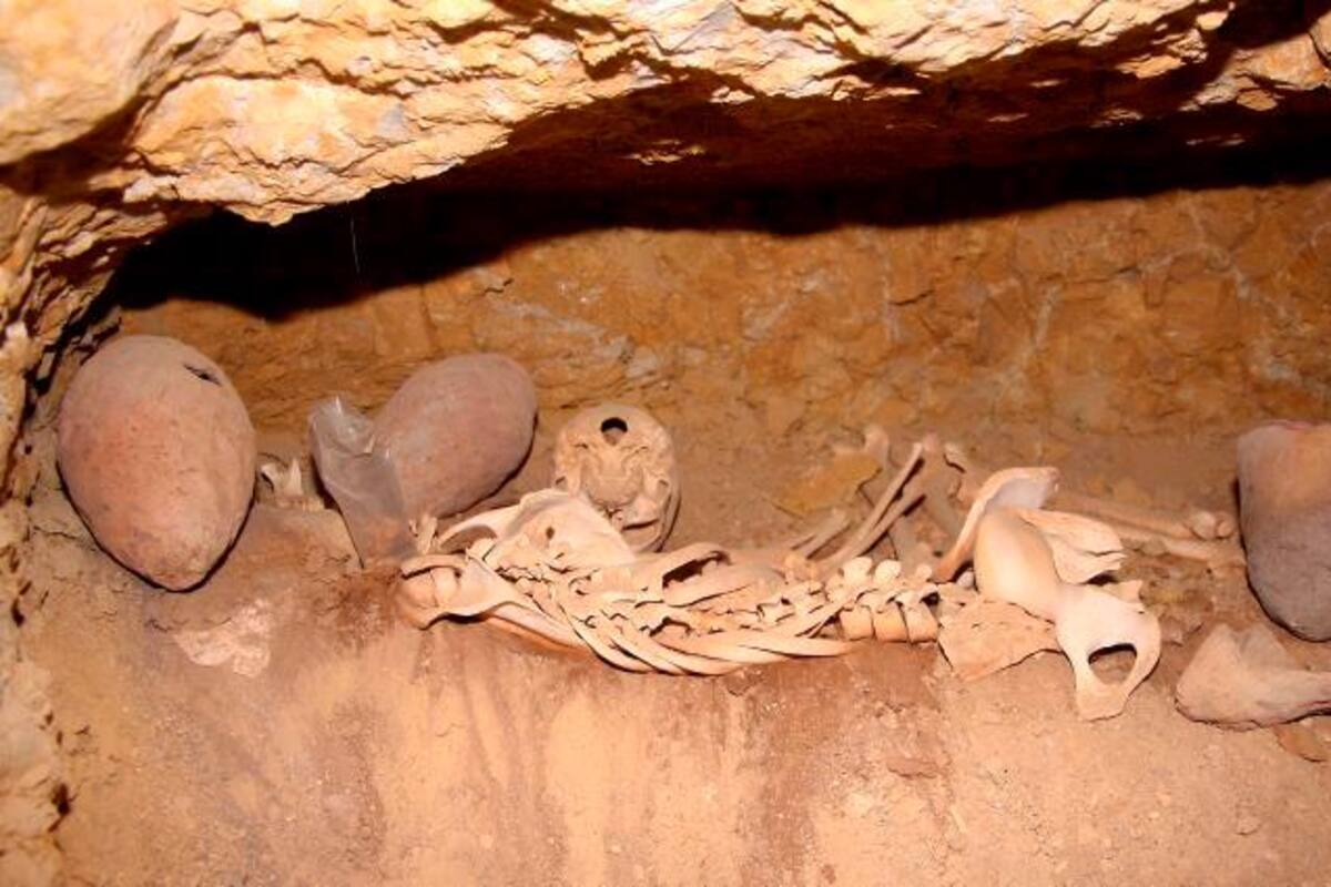 Descubren en un aeropuerto de Francia la tumba de un niño de hace 2.000 años