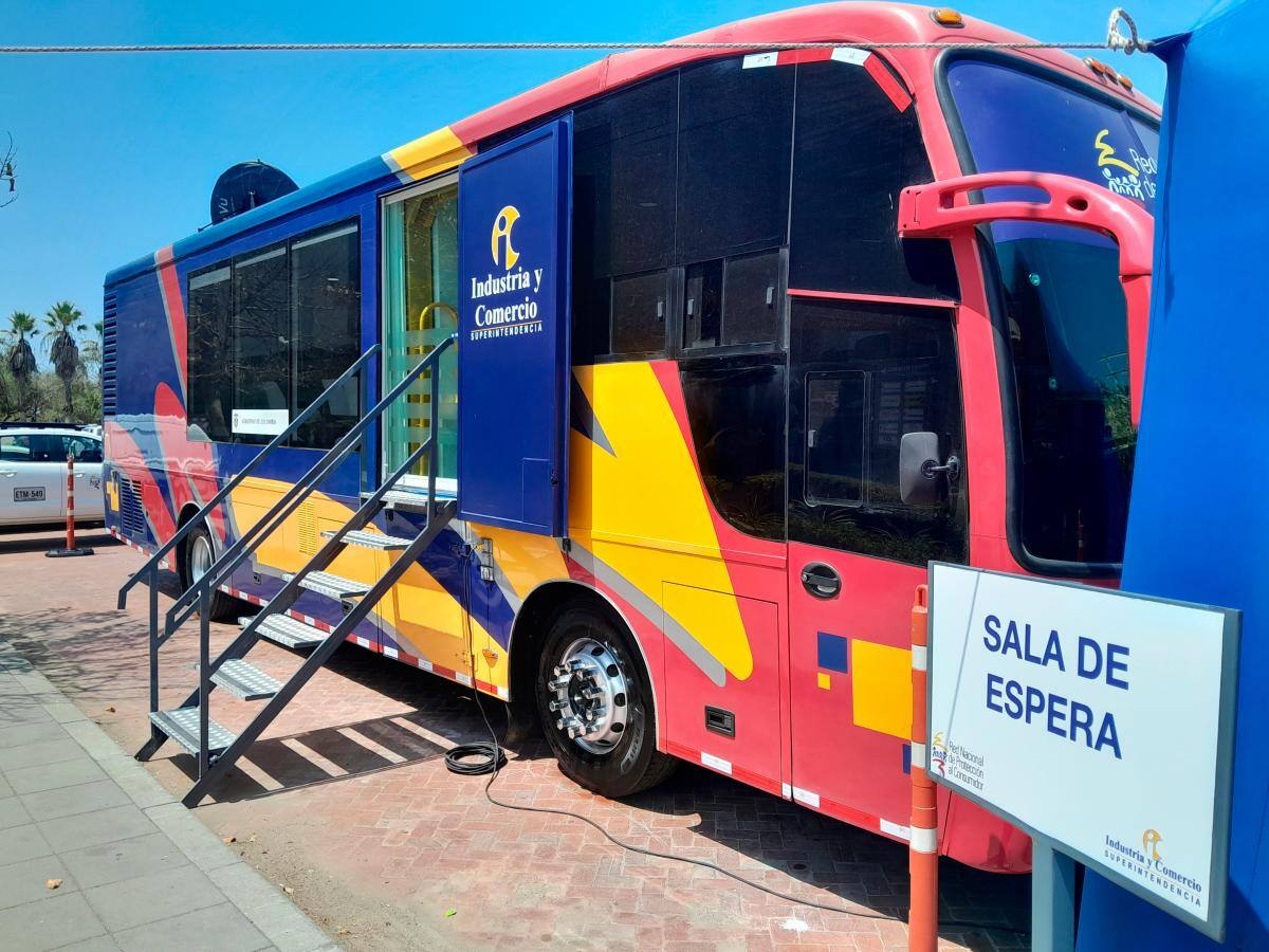Bus del Consumidor de la Superintendencia de Industria y Comercio, SIC. // HFA - EU