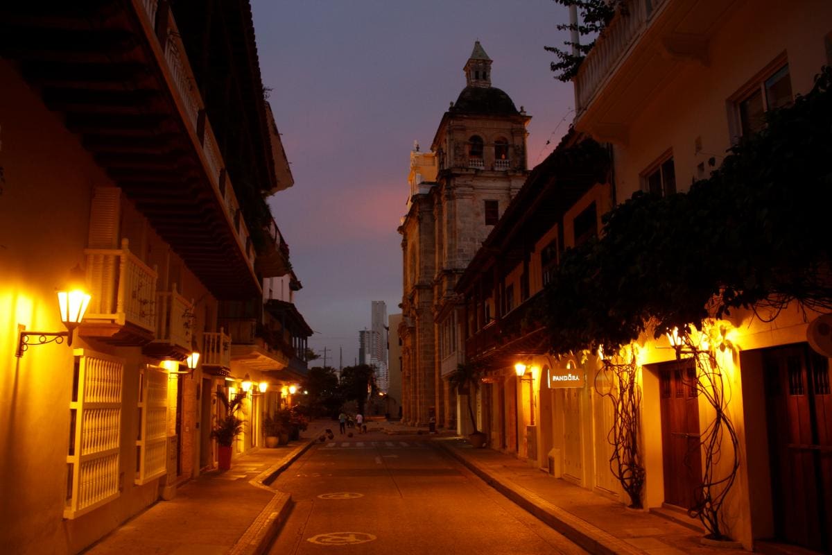 Al fondo, la Plaza de San Pedro.
