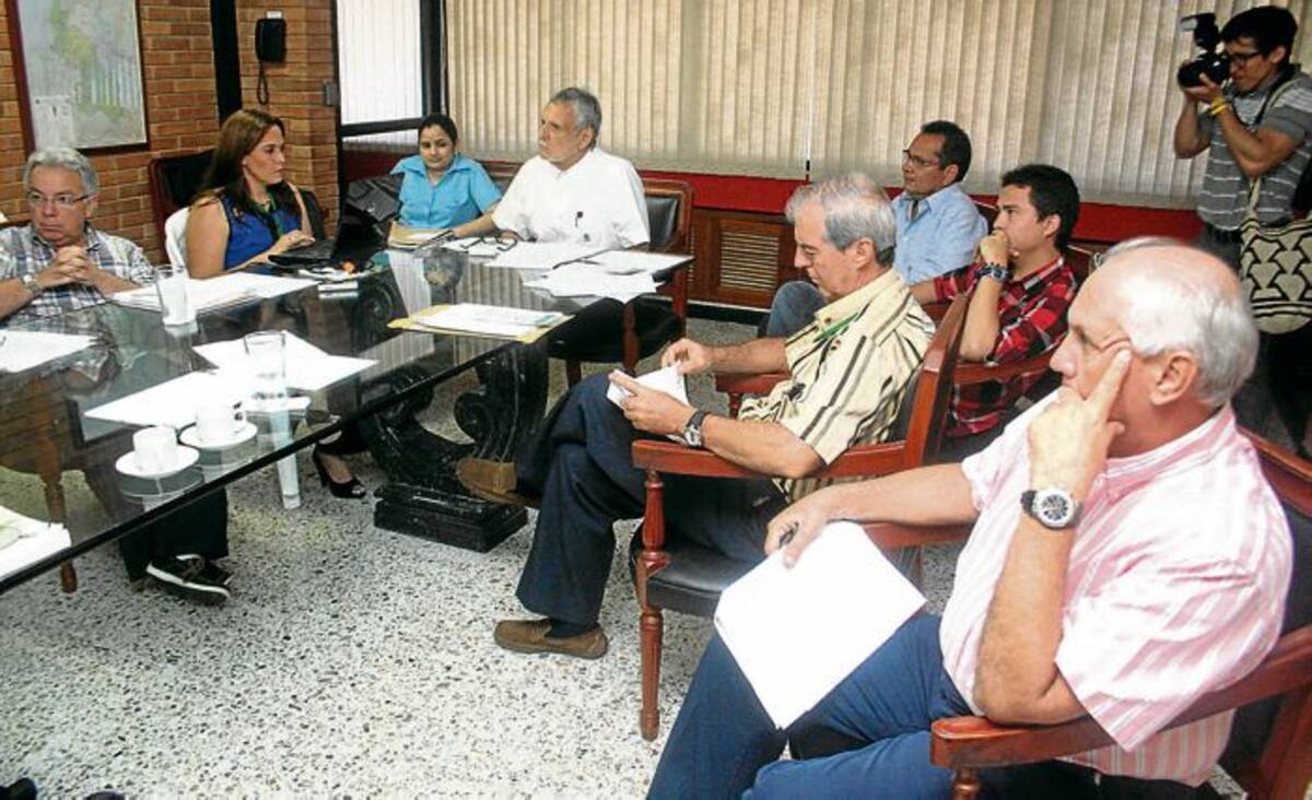 El consejo superior de Unisucre, presidido por el gobernador Julio Guerra, sesionó para elegir el rector de la institución de educación superior. MANUEL SANTIAGO PÉREZ/ELUNIVERSAL/