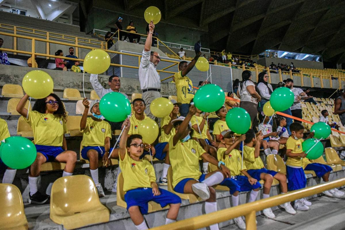 ¡Así es que es!: Real Cartagena hizo felices a menores de la Casa del Niño