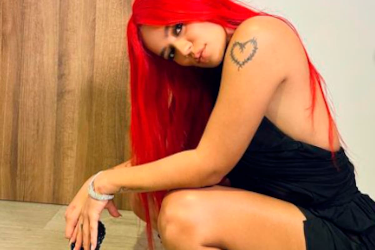 ¿Qué hay detrás del pelo rojo de Karol G? Estilista reveló su secreto