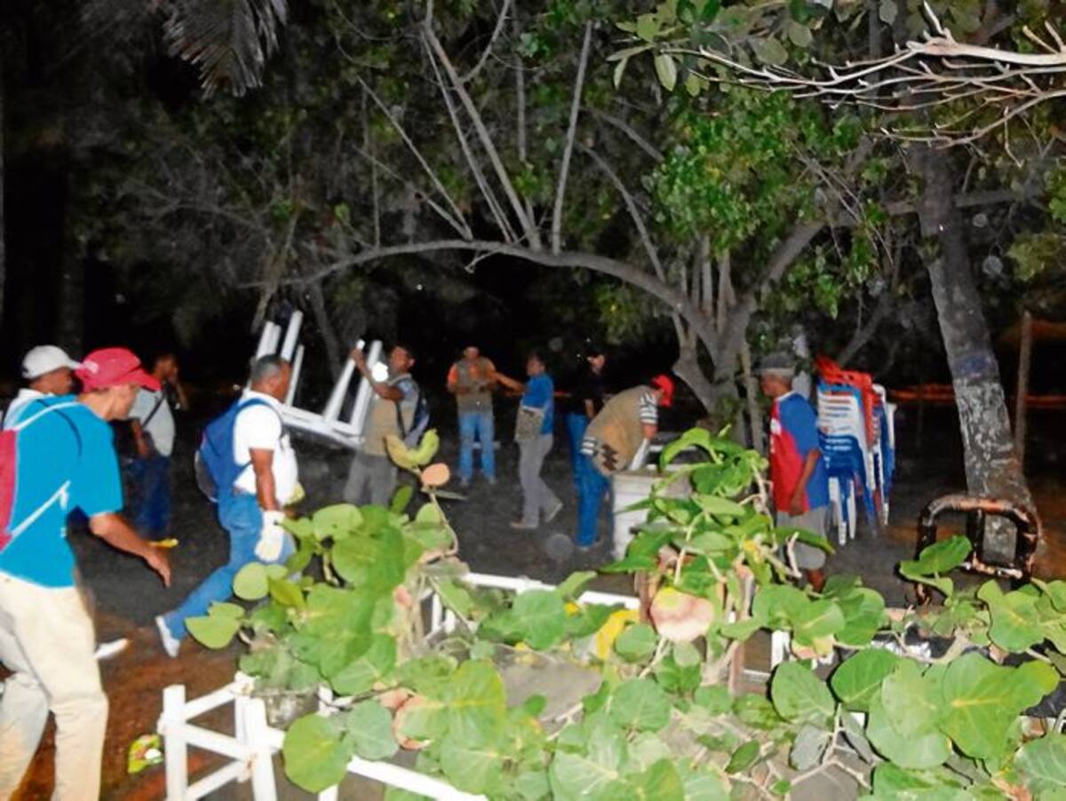 Estos negocios no guardaban sus elementos de trabajo, sino que en las noches los dejaban a la intemperie, y de manera desordenada.
