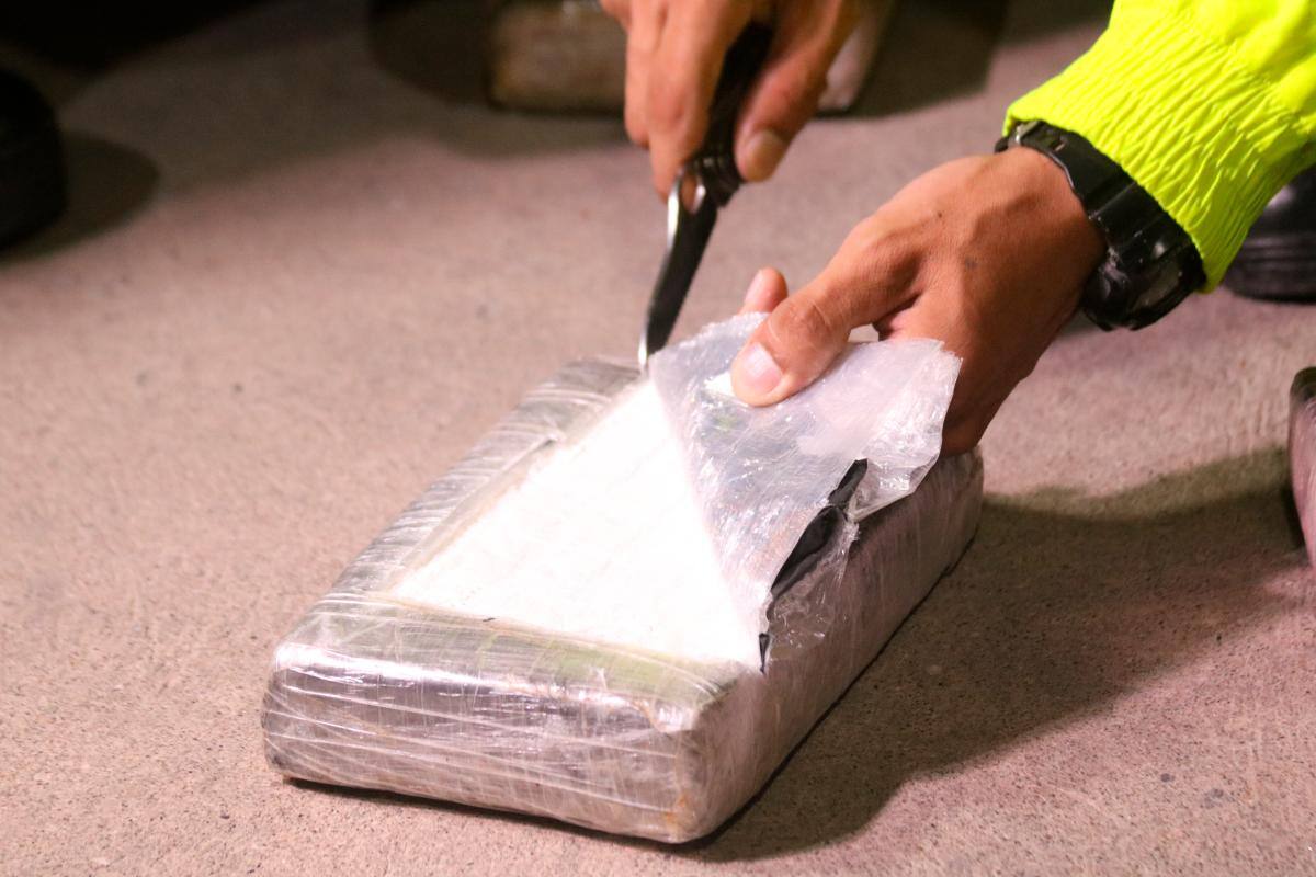 Allanan firma paraguaya en investigación de alijo de 16 toneladas de cocaína
