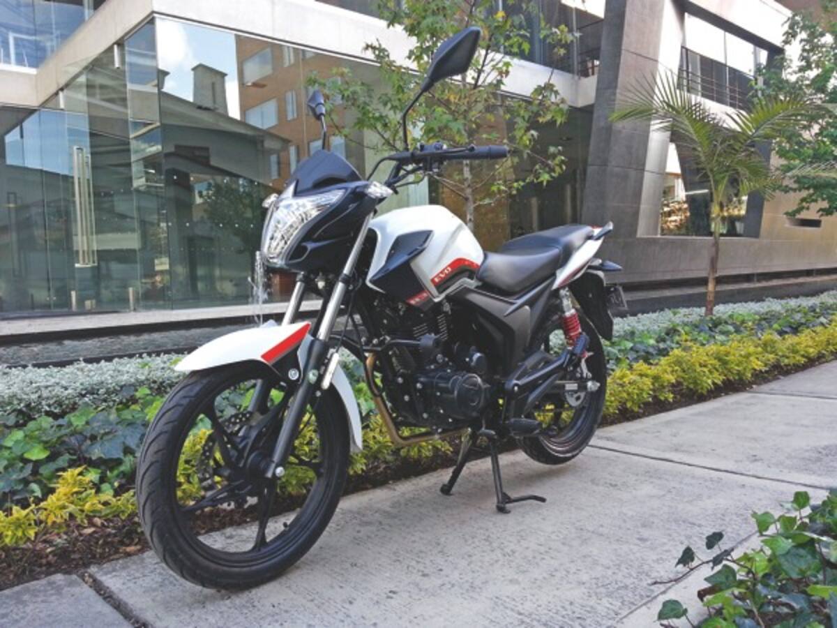 Moto AKT EVO R3 150.