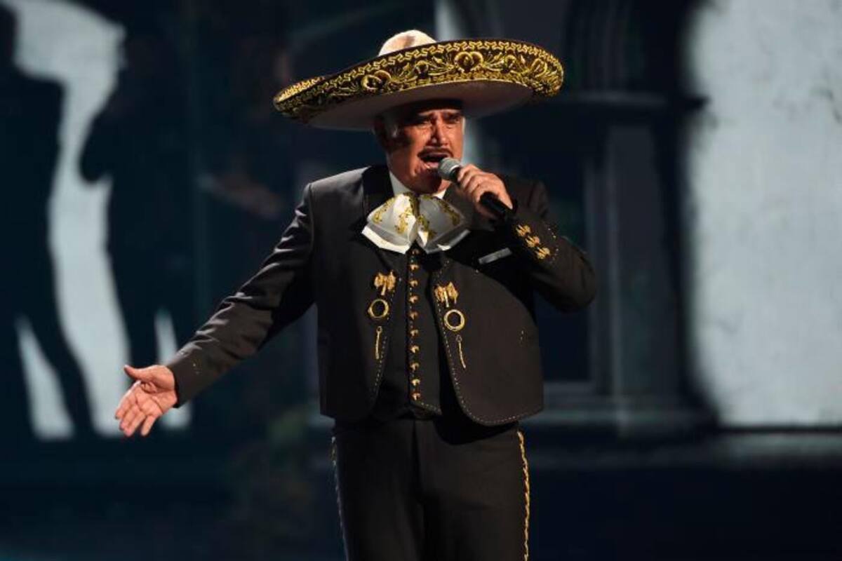 Hijo de Vicente Fernández desmiente que su padre vaya a ser desconectado