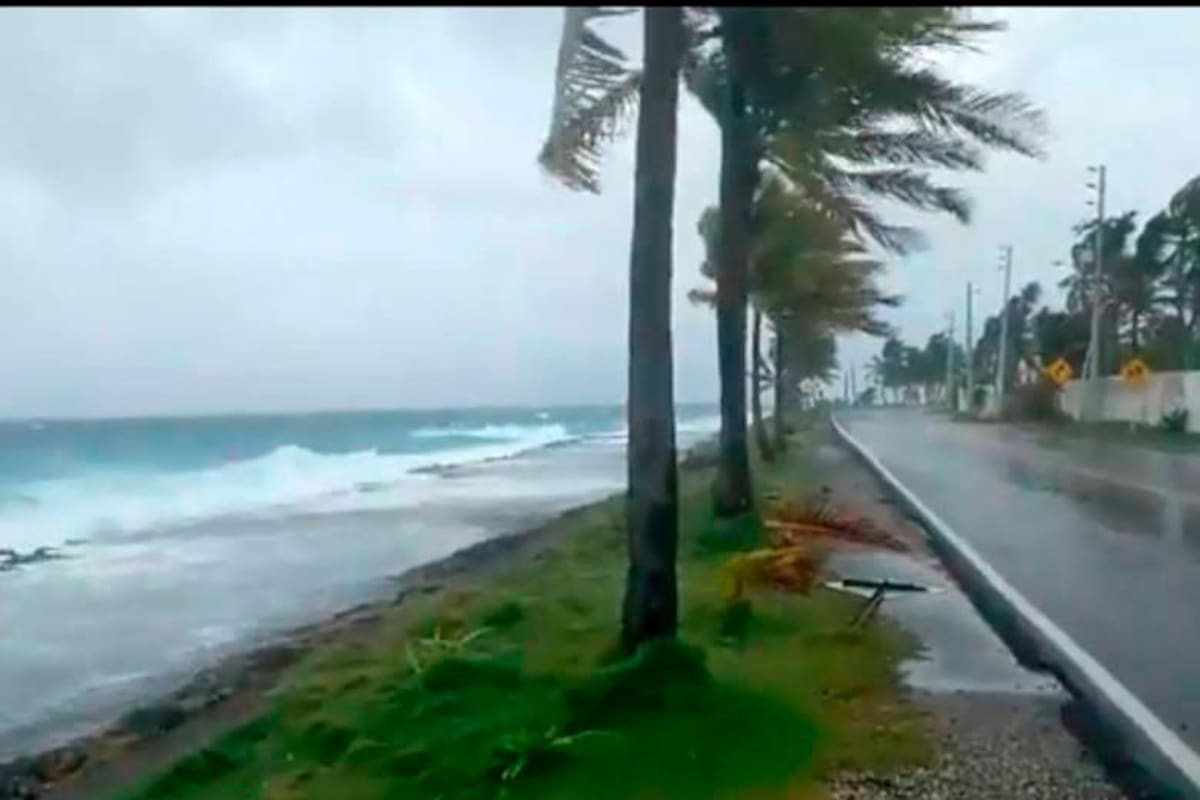 Lluvias y fuertes vientos azotan San Andrés por el paso del huracán Julia