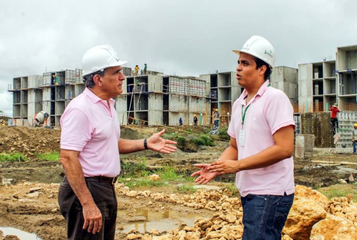 El alcalde de Sincelejo, Jairo Fernández, inspeccionó las obras de vivienda y viales que se adelantan en la capital.
