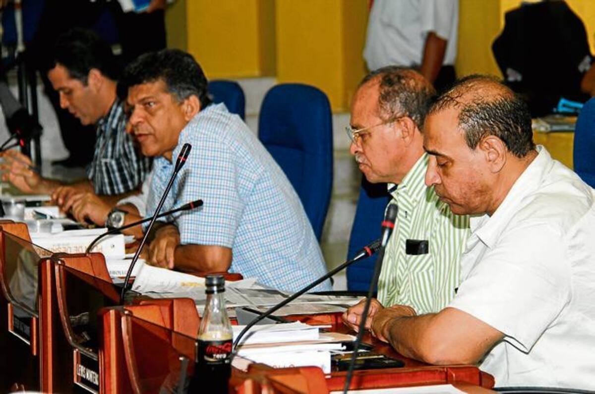 En la foto, los concejales Lewis Montero, Alfredo Díaz, David Múnera y Andrés Betancourt hoy distanciados por el contrato de las basuras. Óscar Díaz