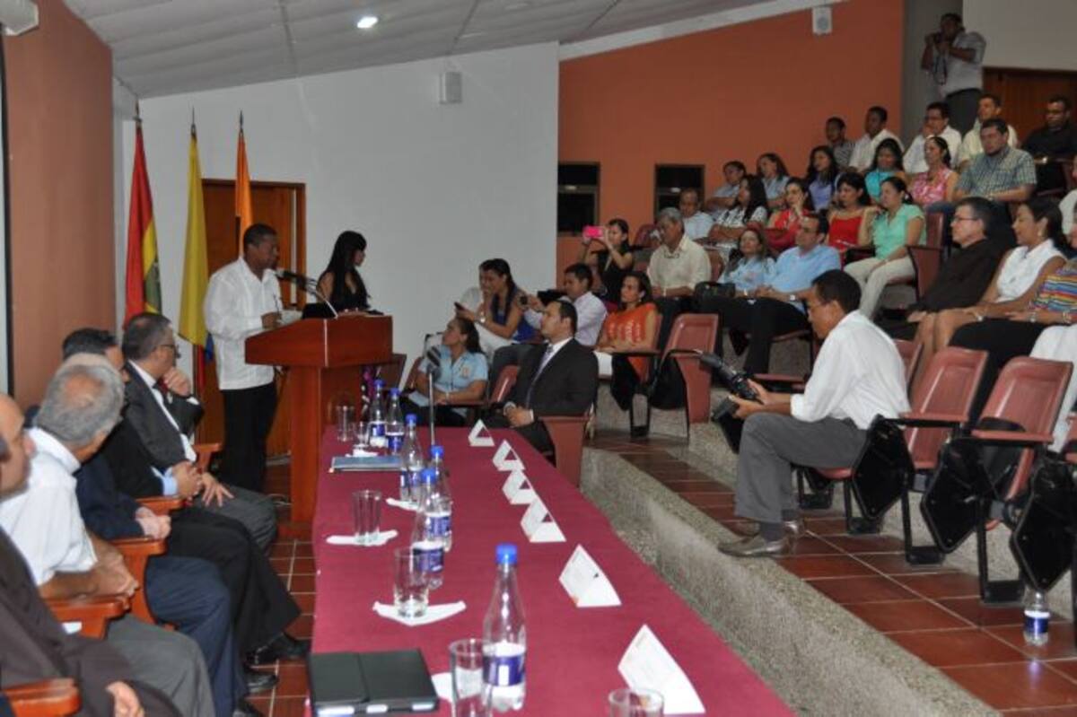 La Alcaldía de Cartagena hizo entrega de la condecoración "Orden Pedro Romero" a la Universidad San Buenaventura, sede Cartagena. CORTESÍA