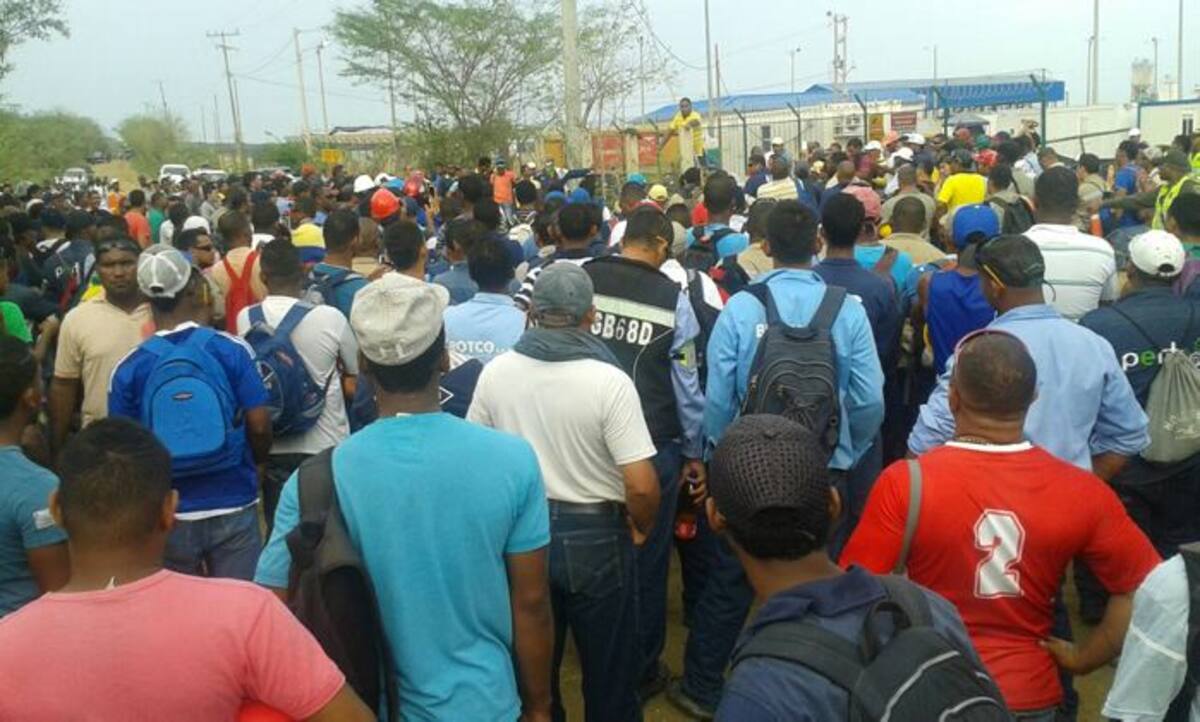 Las protestas se realizan en los predios de Puerto Bahía.