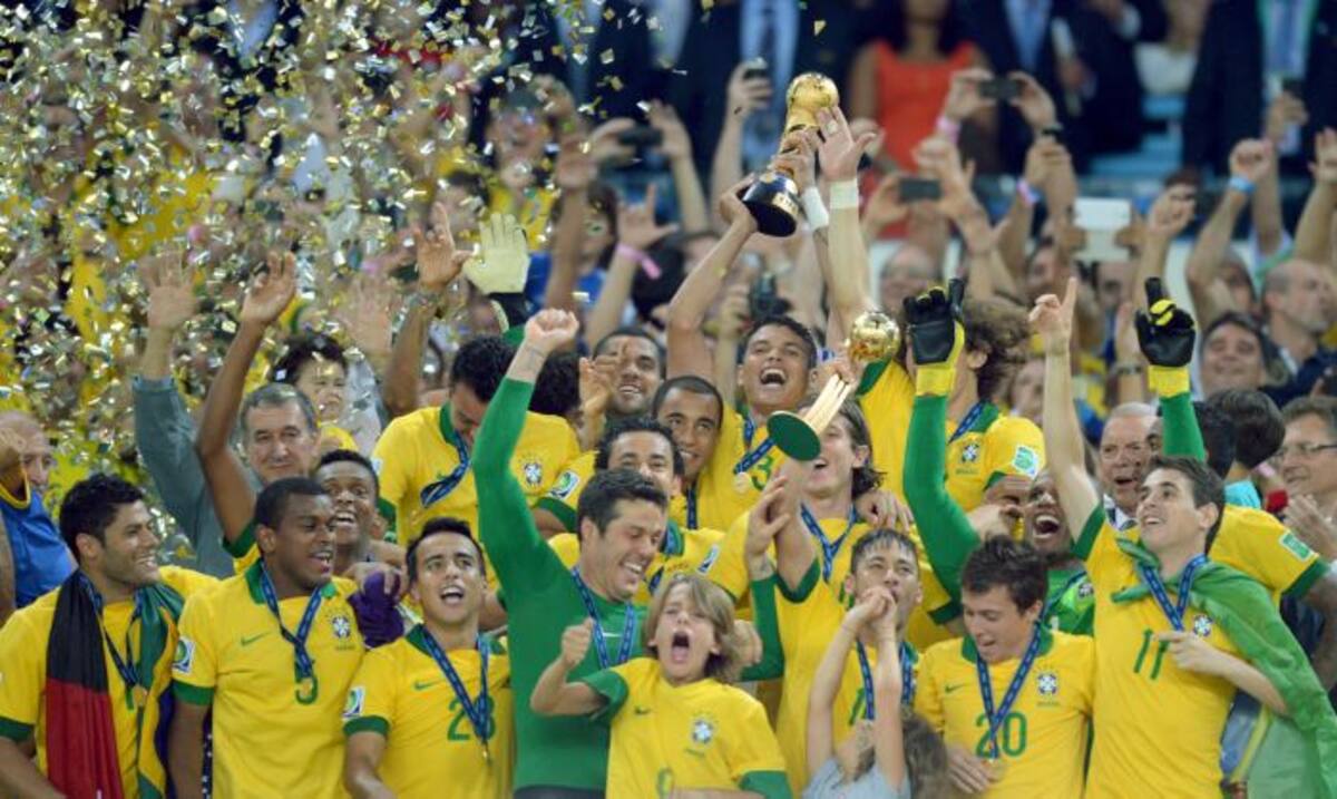 Los jugadores brasileños celebran la obtención de la cuarta Copa Confederaciones para la selección mayor. AFP VANDERLEI ALMEIDA