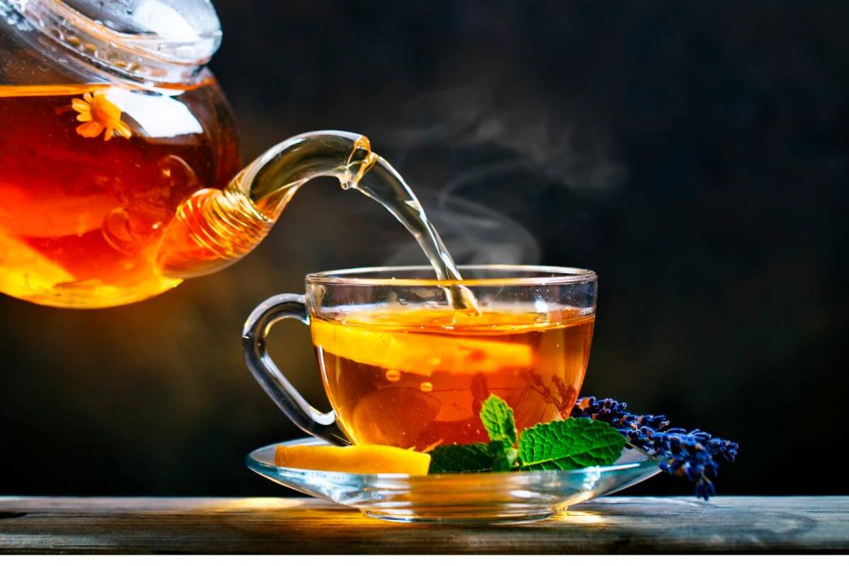 Descubra los beneficios de tomar té negro; mejora la concentración