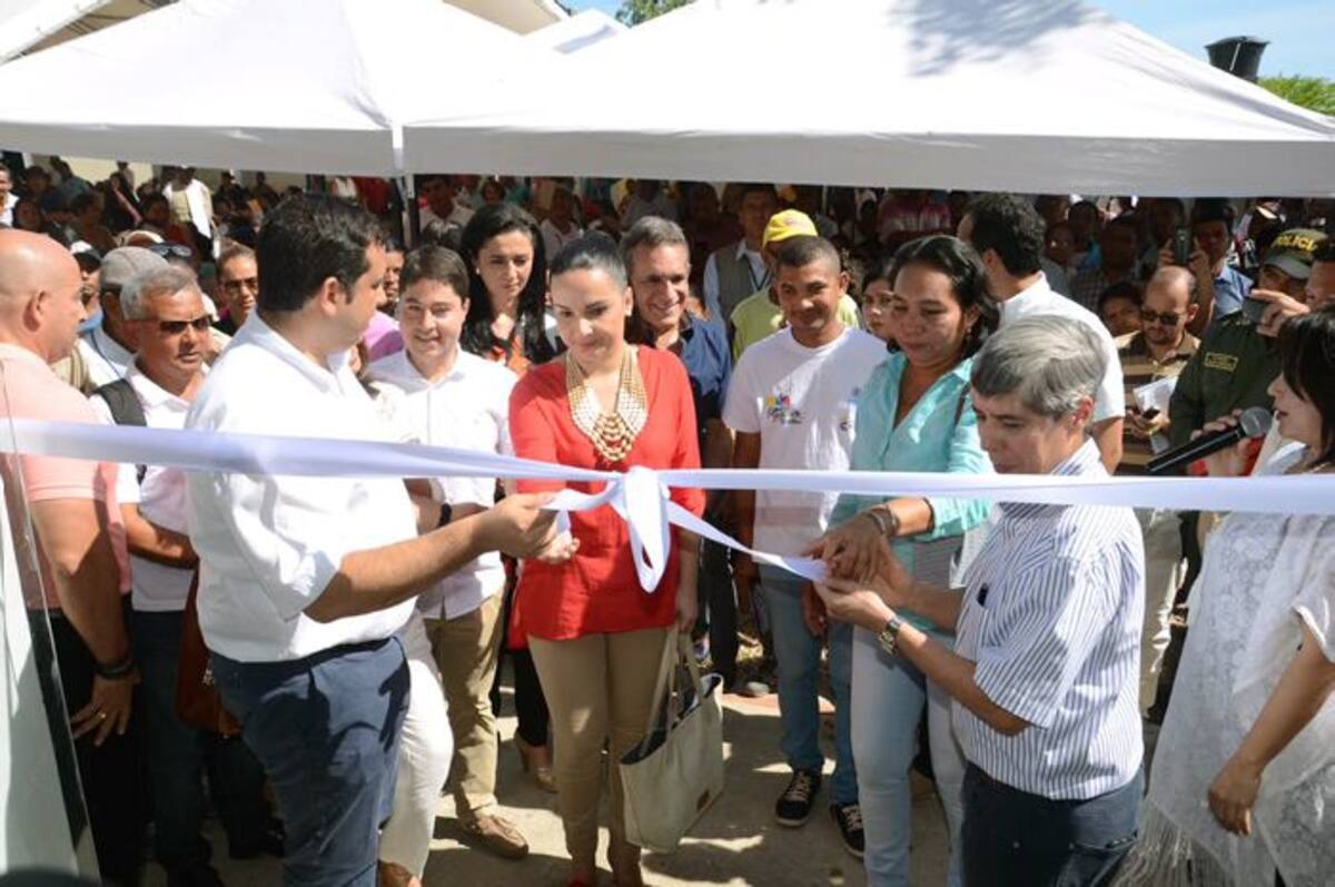 El director nacional de la Unidad de Víctimas Alan Jara, y el alcalde de Sincelejo, Jacobo Quessep, durante la inauguración del Centro Regional de Atención a las Víctimas. //El Universal.