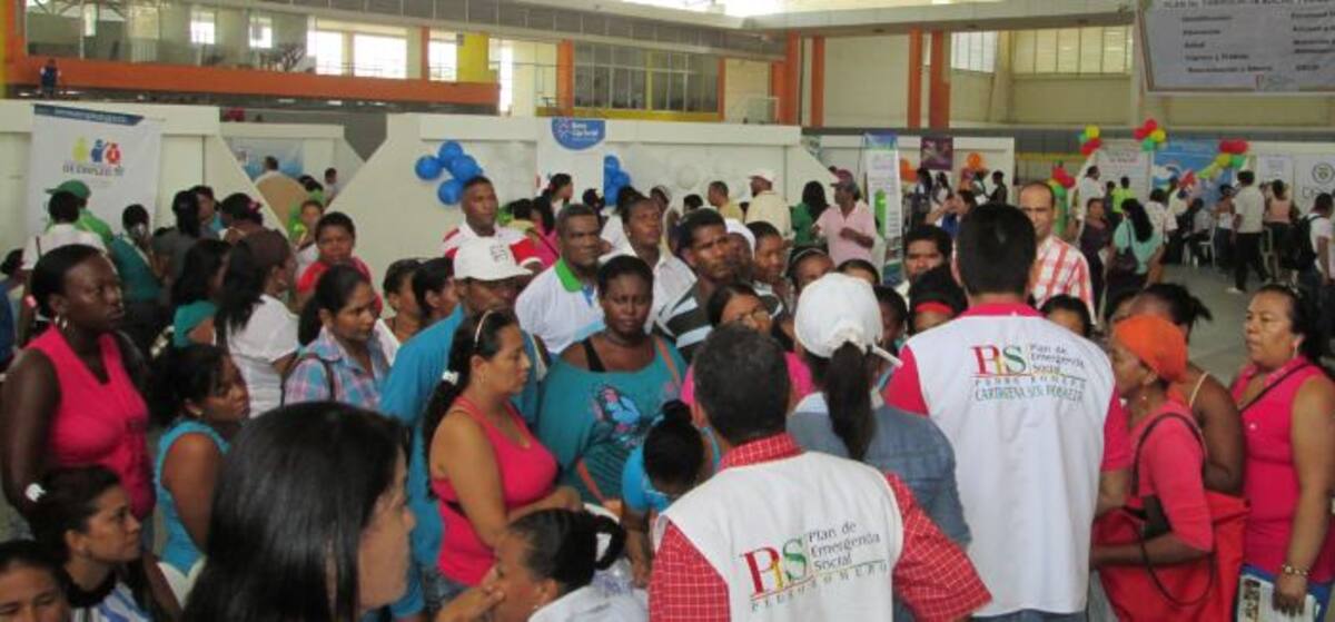 Cientos de jefes de familias en condición de pobreza recibieron orientación sobre los servicios financieros y sus beneficios.