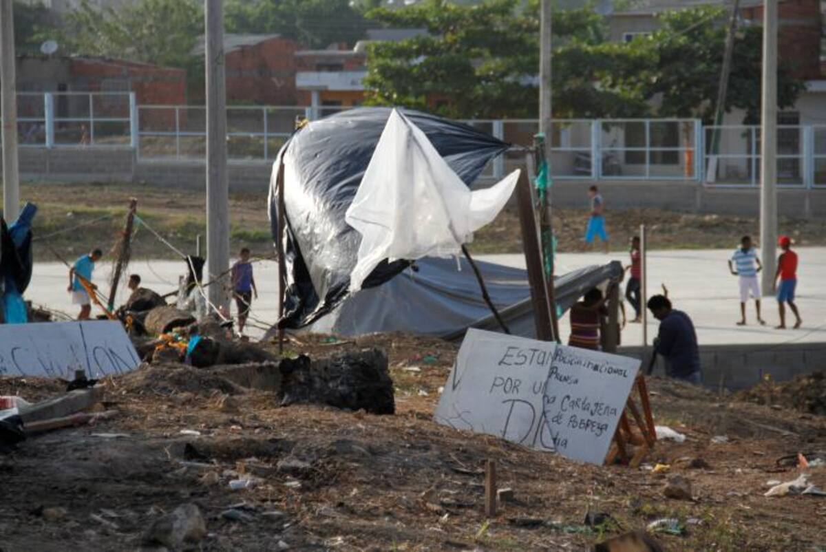 Desde el 16 de enero la comunidad se tomó el predio en el barrio El Silencio. LUIS EDUARDO HERRÁN - Q'HUBO